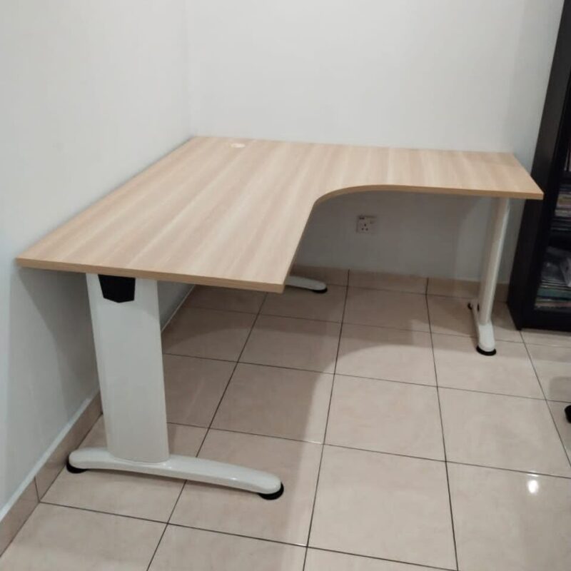 L Shape Office Table With J Metal Leg – V-BL 1515