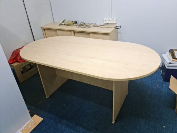 Oval Shape Meeting Table - V-EXO 18