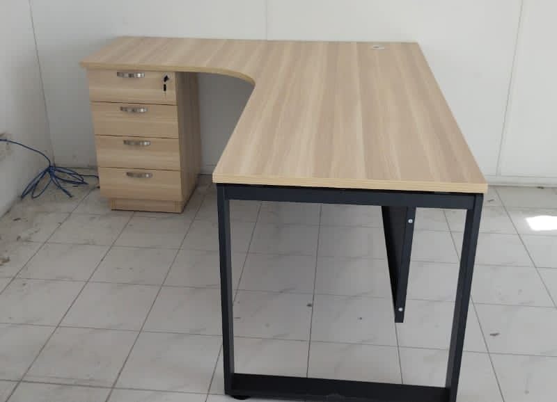 L Shape Office Table With O Metal Leg + 4D Pedestal - V-SQML 1515-4D