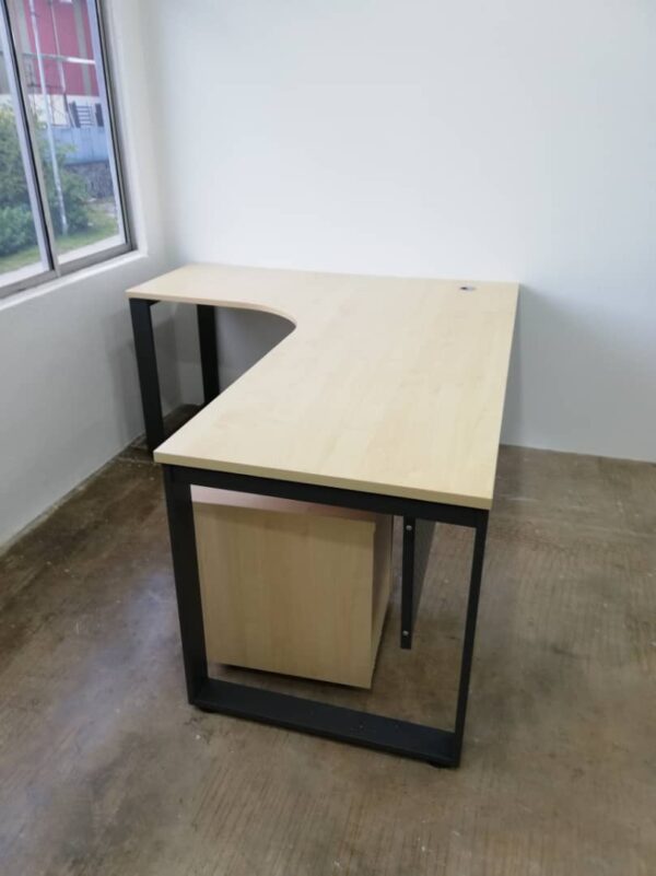 L Shape Office Table With O Metal Leg - V-SQML 1515