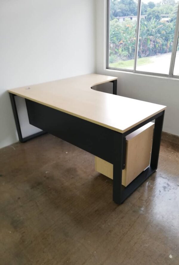 L Shape Office Table With O Metal Leg - V-SQML 1515