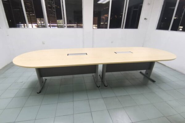 Oval Shape Conference Table - V-TOE 18