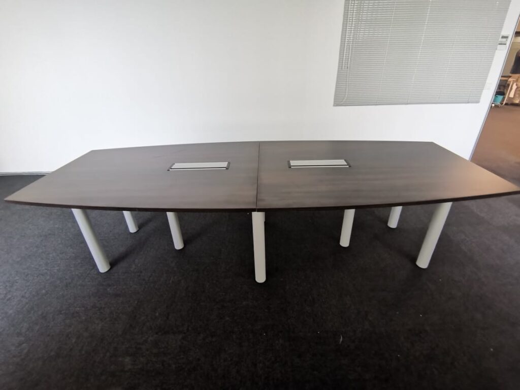 BOAT SHAPE MEETING TABLE – V-QBC 30