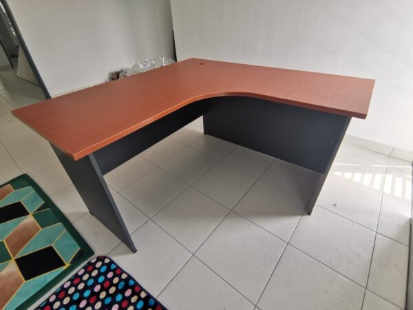 L Shape Office Table – V-GL 1515