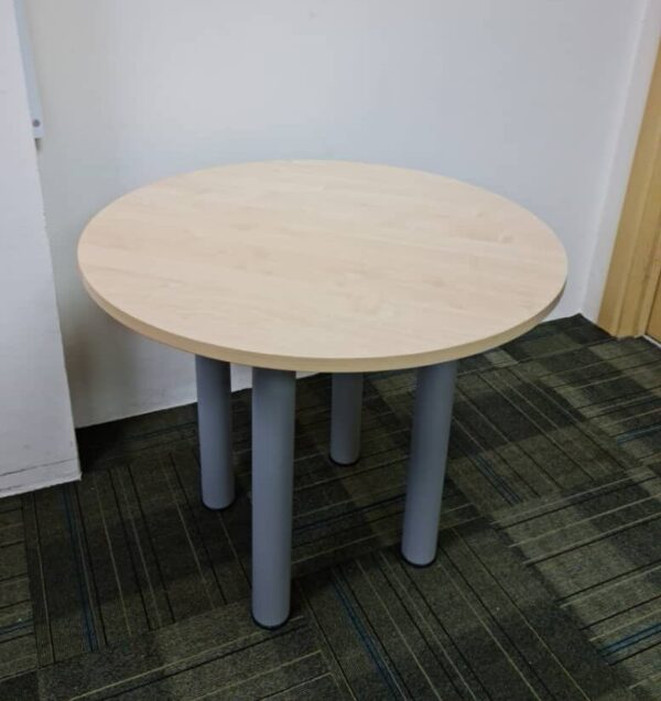 ROUND SHAPE DISCUSSION TABLE WITH I METAL LEG – V-TR 90