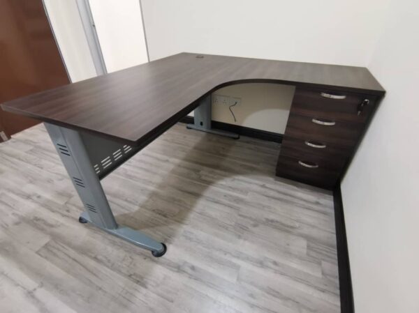 L Shape Office Table With J Metal Leg + 4D Pedestal - V-QL 1515-4D