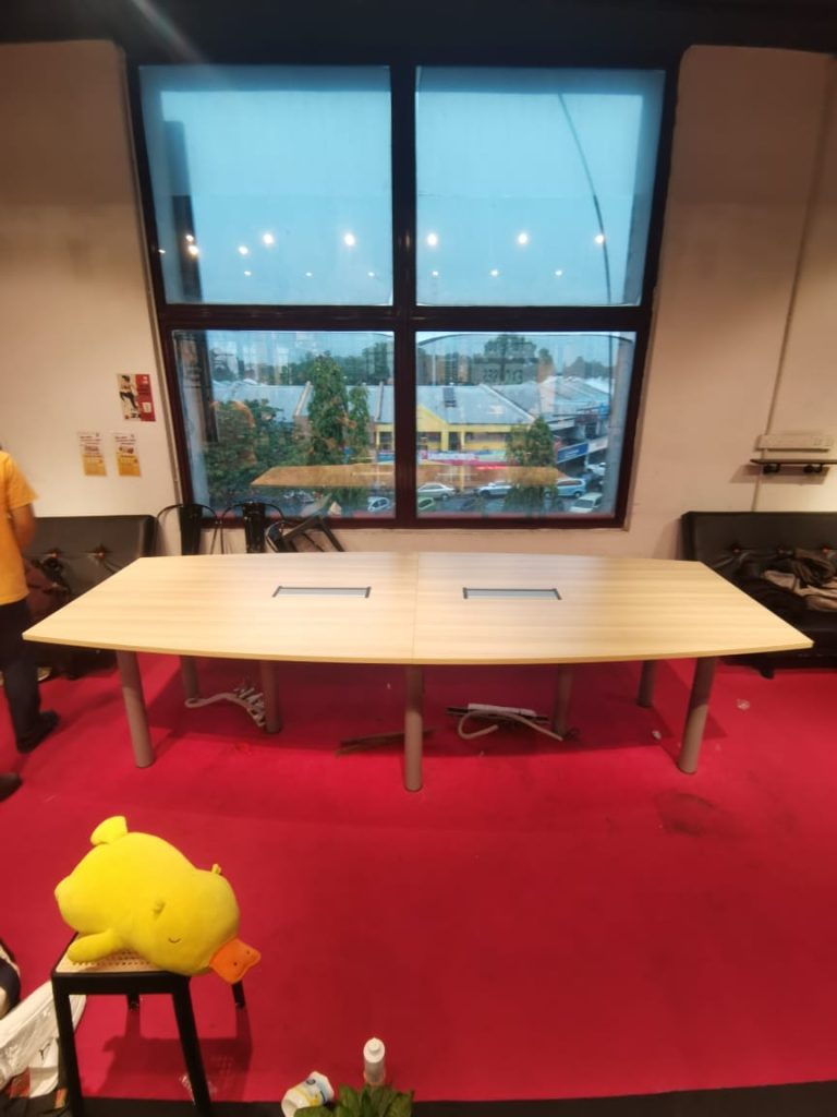 BOAT SHAPE MEETING TABLE – V-QBC 30