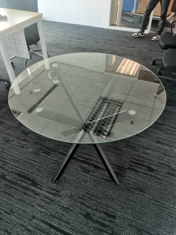 ROUND SHAPE TEMPERED GLASS DISCUSSION TABLE WITH SPIDER LEG – F1-DT-SP 900 G