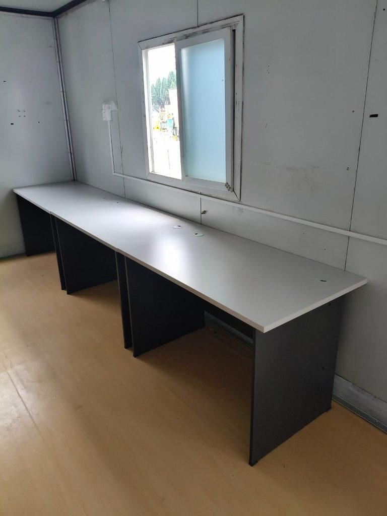 15 Units of V-GT 127 Standard Office Table