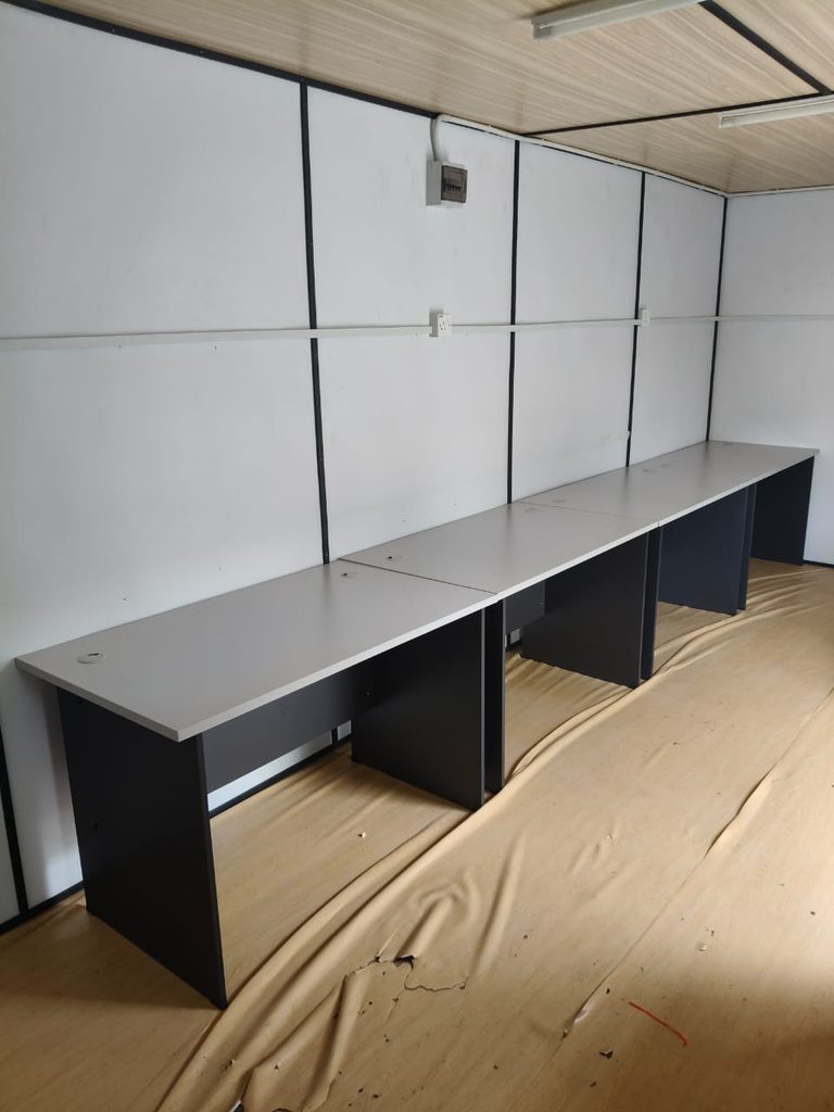 15 Units of V-GT 127 Standard Office Table